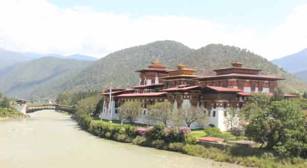 The majestic Punakha dzong.