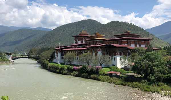 Punakha Dzong, on the way to Tharpaling Tshechu festival.