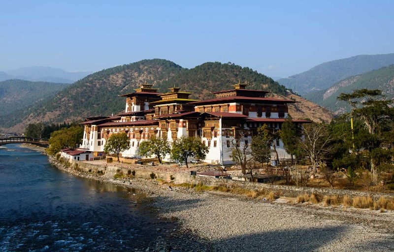 Visit the beautiful Punakha dzong.